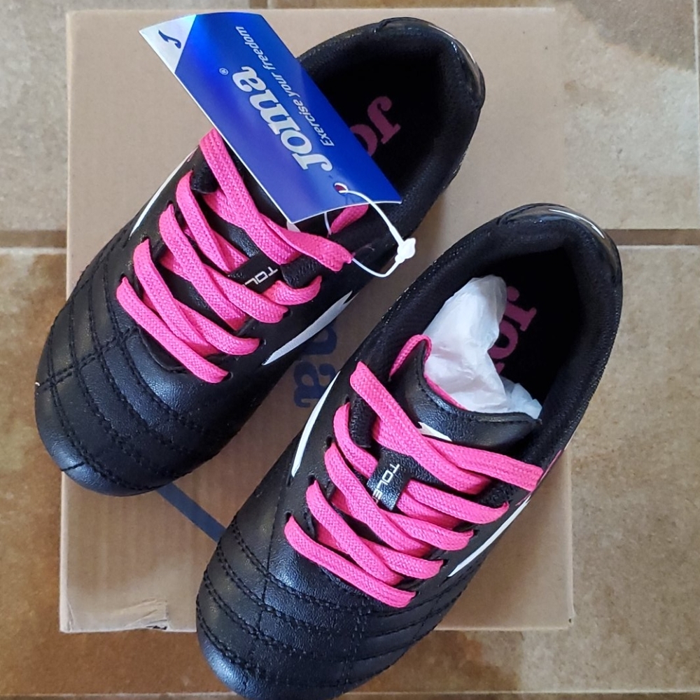 Toddler soccer cleats